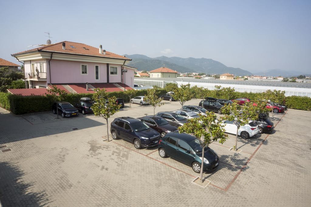 Residence Borgomare Альбенга Екстер'єр фото
